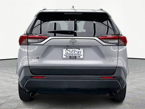 Used 2019 Toyota RAV4 LE image 4