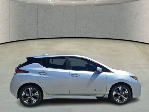 Used 2018 Nissan Leaf SV w/ Protection Package FWD image 6
