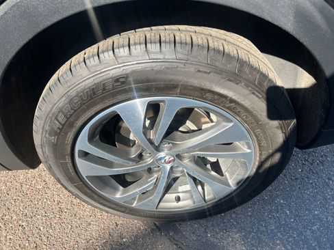 Used 2023 Buick Envision Essence image 30