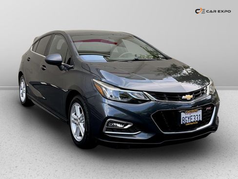 Used 2017 Chevrolet Cruze LT image 2