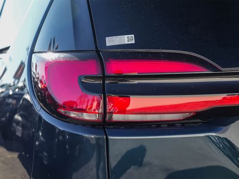 Used 2022 Chrysler Pacifica Touring-L image 7