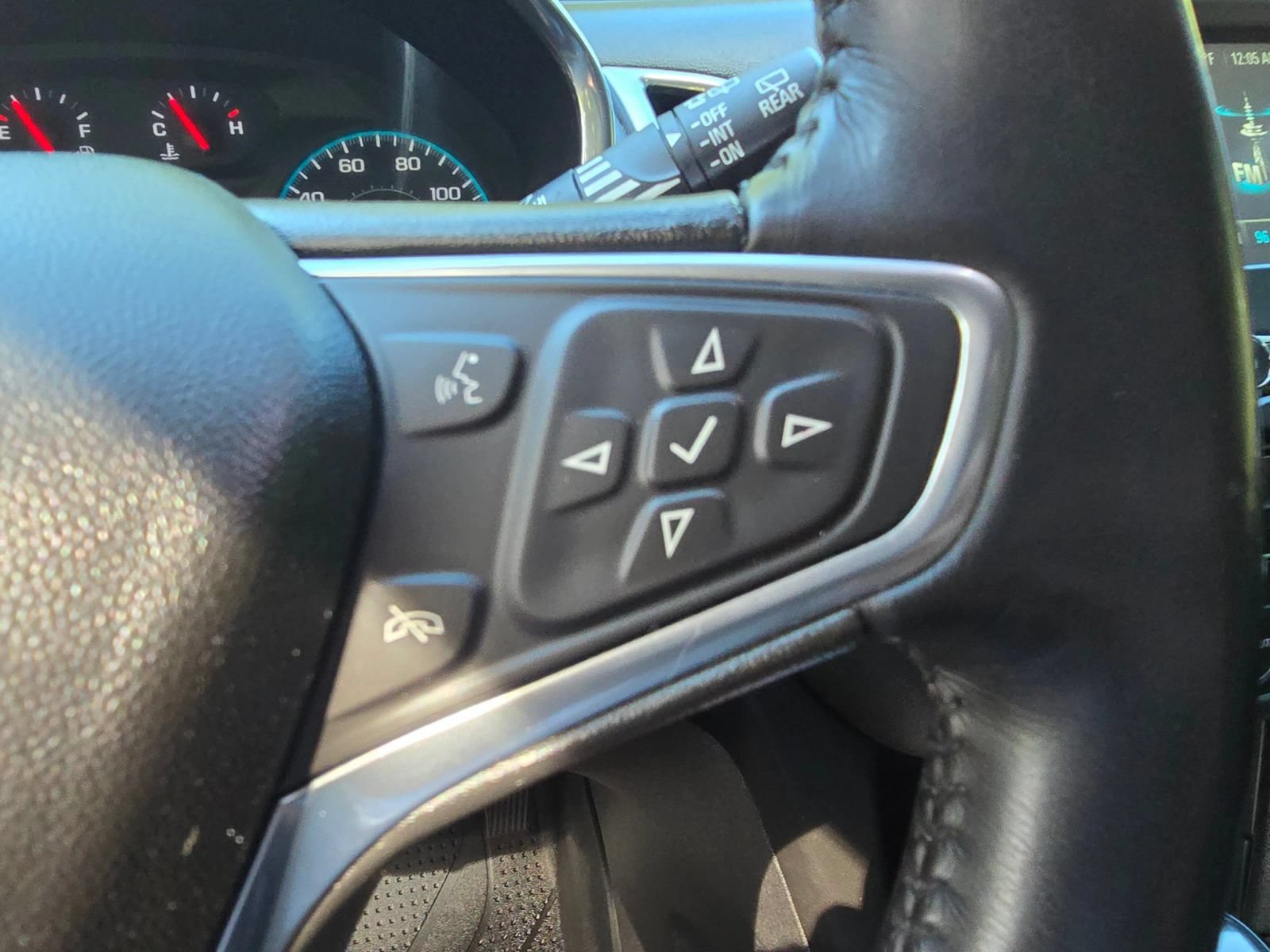 Used 2018 Chevrolet Equinox LT AWD/4WD image 25
