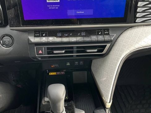 Used 2026 Toyota Camry XLE AWD/4WD image 16