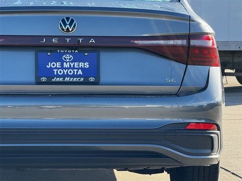 Used 2025 Volkswagen Jetta SE image 10