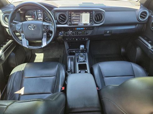 Used 2022 Toyota Tacoma TRD Sport w/ TRD Premium Sport Package AWD/4WD image 18
