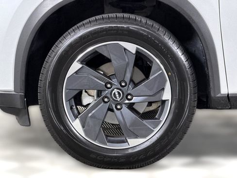 Used 2025 Nissan Rogue SV FWD image 11
