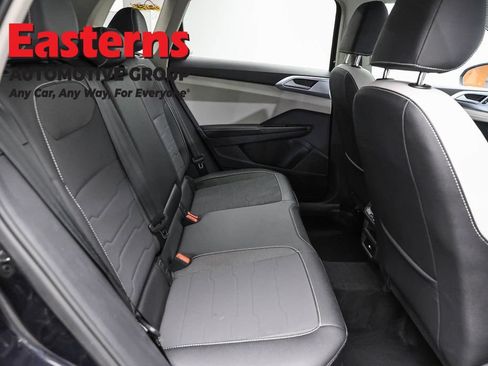 Used 2025 Volkswagen Taos SE FWD image 22