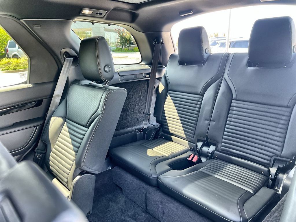 Used 2025 Land Rover Discovery S AWD/4WD image 19