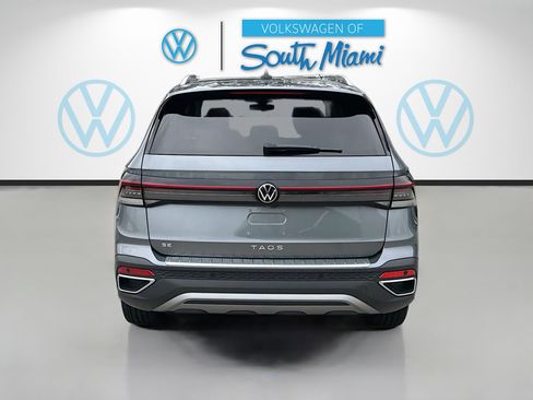 Certified 2025 Volkswagen Taos SE image 6