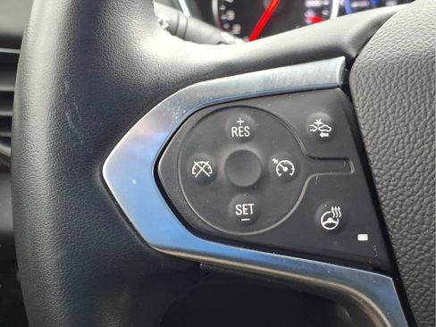 Used 2023 Chevrolet Traverse Premier FWD image 23