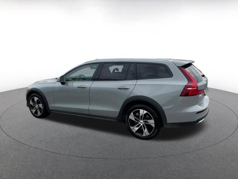 Used 2025 Volvo V60 B5 Cross Country Plus image 10