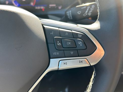 Certified 2024 Volkswagen Taos SE w/ Panoramic Sunroof Package image 7