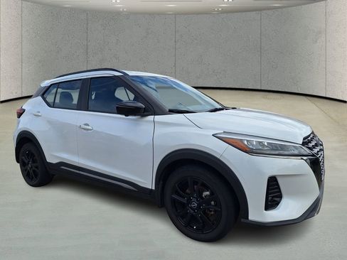 Used 2024 Nissan Kicks SR image 3