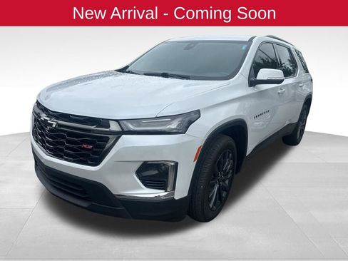 Used 2023 Chevrolet Traverse RS image 2