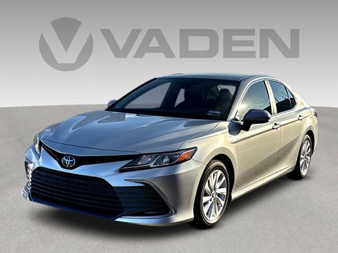 Used 2024 Toyota Camry LE image 3