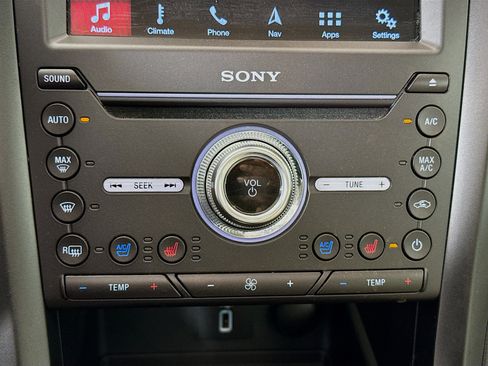 Used 2017 Ford Fusion Energi Titanium FWD image 18
