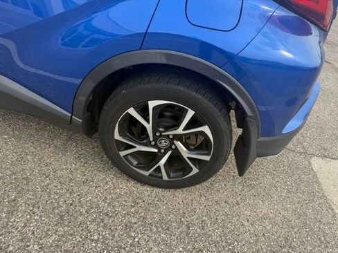 Used 2018 Toyota C-HR XLE FWD image 7