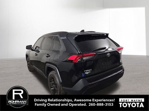 Used 2023 Toyota RAV4 XLE AWD/4WD image 9