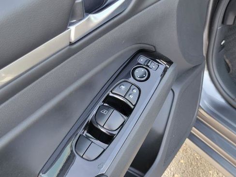 Used 2024 Nissan Altima 2.5 SR FWD image 7