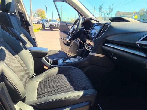 Used 2022 Subaru Forester Premium image 20