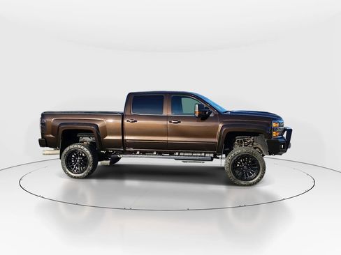 Used 2018 Chevrolet Silverado 2500 LT w/ LT Convenience Package image 9