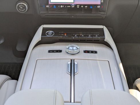 Certified 2025 Lincoln Navigator Reserve image 22