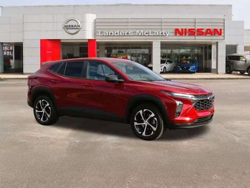 Used 2025 Chevrolet Trax RS w/ Sunroof Package image 1