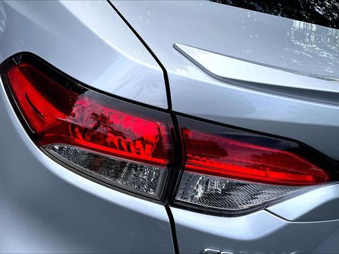 Used 2021 Toyota Corolla SE w/ SE Premium Package FWD image 29