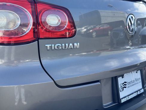 Used 2011 Volkswagen Tiguan SEL FWD image 15