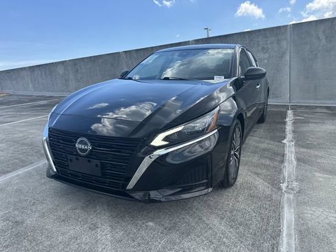 Used 2024 Nissan Altima 2.5 SV FWD image 27