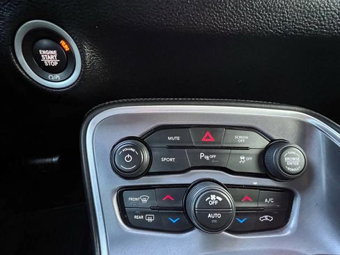 Used 2019 Dodge Challenger R/T image 17