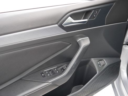 Used 2024 Volkswagen Jetta SE image 19