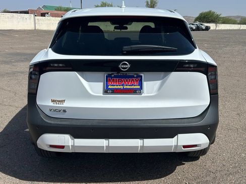 Used 2025 Nissan Kicks SV FWD image 6