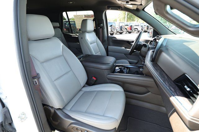 Used 2025 Chevrolet Tahoe LT AWD/4WD image 28