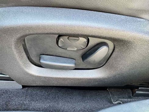 Used 2015 Lincoln MKS FWD image 39