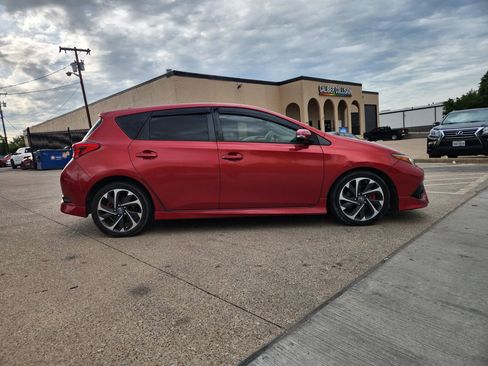 Used 2018 Toyota Corolla iM FWD image 5