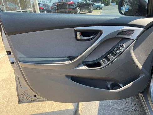Used 2016 Hyundai Elantra SE w/ Option Group 02 FWD image 7