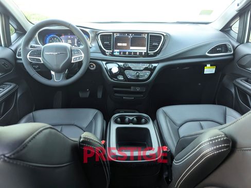 New 2026 Chrysler Pacifica Select AWD/4WD image 25