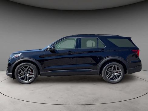 Used 2025 Ford Explorer ST AWD/4WD image 2