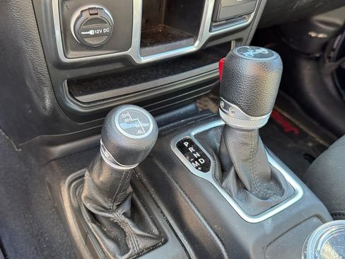 Used 2018 Jeep Wrangler Sport AWD/4WD image 11