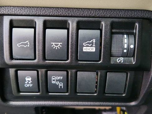 Used 2022 Subaru Ascent Limited AWD/4WD image 18