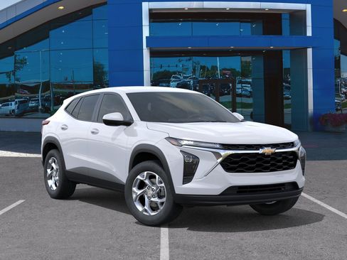 New 2026 Chevrolet Trax LS w/ LS Convenience Package FWD image 31