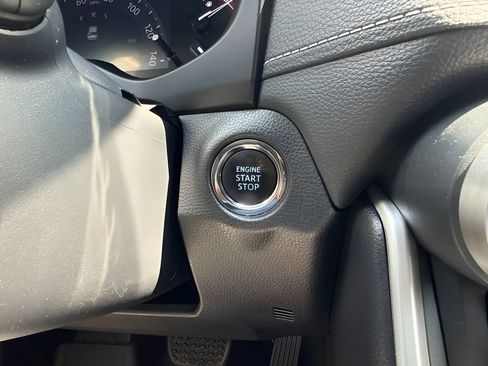 Used 2019 Toyota RAV4 Limited FWD image 13