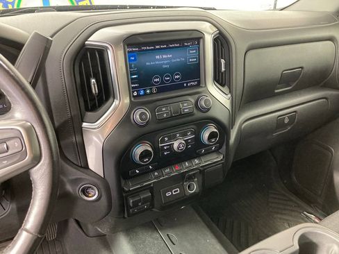 Used 2022 Chevrolet Silverado 1500 RST AWD/4WD image 2