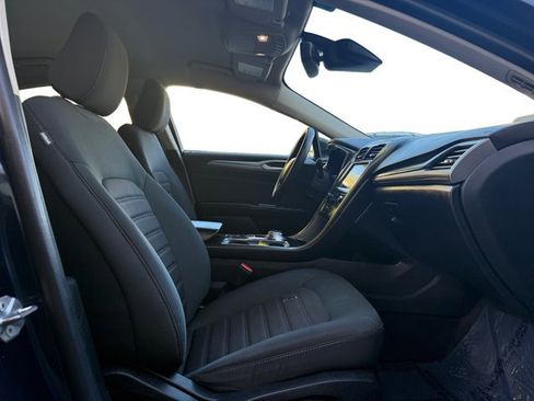 Used 2020 Ford Fusion SE image 12