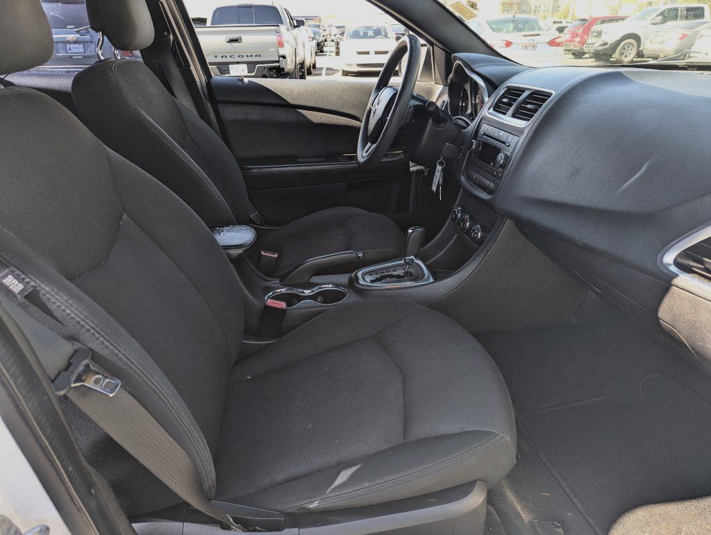 Used 2014 Dodge Avenger SE FWD image 30