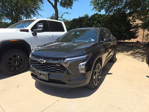 Used 2024 Chevrolet Trax RS w/ Sunroof Package FWD image 1