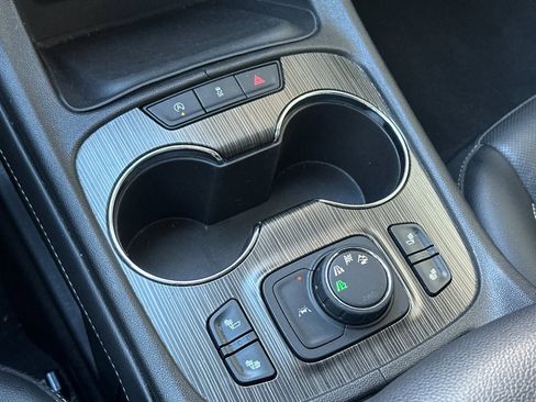 Used 2023 GMC Acadia SLT image 20