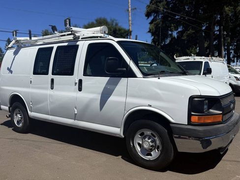 Used 2014 Chevrolet Express 2500 RWD image 3