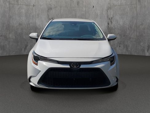 Used 2022 Toyota Corolla LE FWD image 2